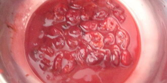 Рецепт мини-голубцов с вино-вишневым соусом