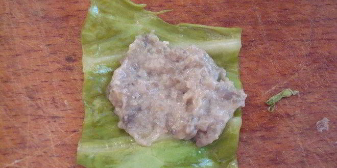 Рецепт мини-голубцов с вино-вишневым соусом