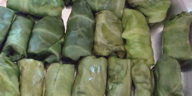 Рецепт мини-голубцов с вино-вишневым соусом