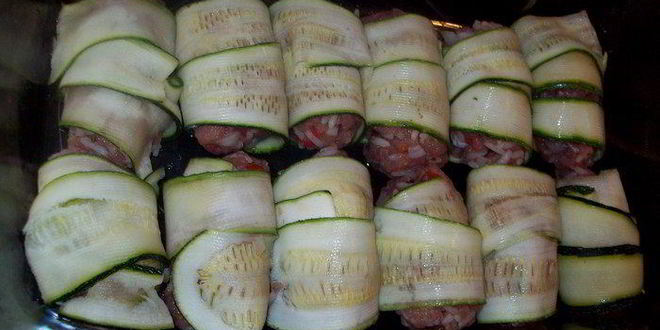 Рецепт мини-голубцов в одежке из кабачков