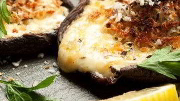 Рецепт Грибов, фаршированных рикоттой, фетой и шпинатом, под корочкой из пармезана