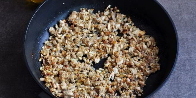 Рецепт шампиньонов, фаршированных курицей и сыром