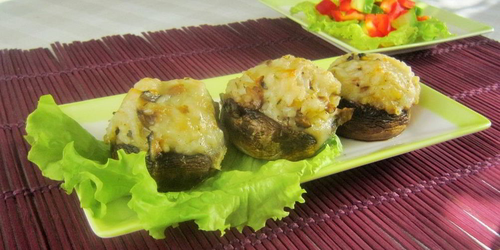Как приготовить шампиньоны, фаршированные рисом и сыром