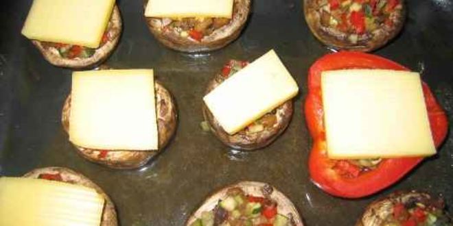 Рецепт шампиньонов фаршированных цуккини и сыром