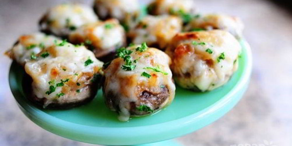 Как приготовить шампиньоны под сыром в духовке