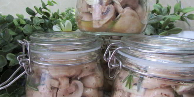 Рецепт шампиньонов с розмарином и чесноком