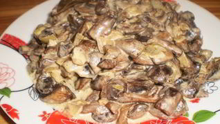 Рецепт Вешенок жареных с луком и сметаной