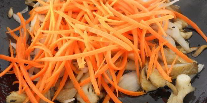 Рецепт вешенок жареных с морковью и чесноком