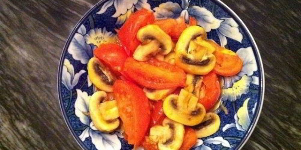 Как приготовить жареные грибы с помидорами