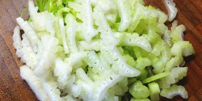 Рецепт ароматного гуляша с грибами и сельдереем