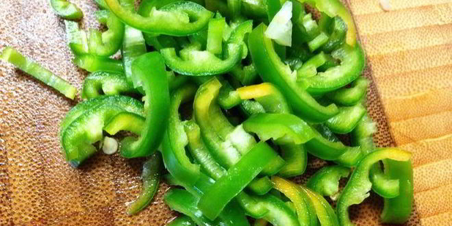 Рецепт ароматного гуляша с грибами и сельдереем