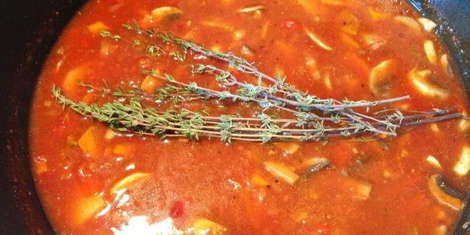 Рецепт ароматного гуляша с грибами и сельдереем