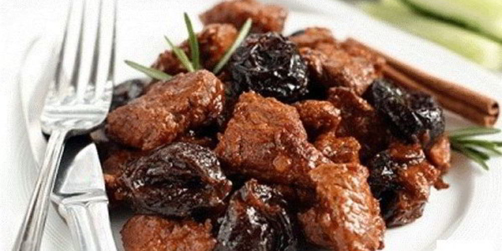 Как приготовить гуляш из говядины с черносливом
