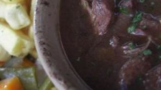 Рецепт Гуляша из говядины с луком и кетчупом