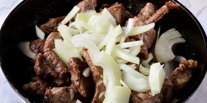 Рецепт гуляша из говядины с подливкой