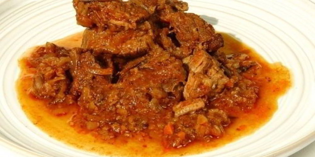 Как приготовить гуляш из говядины с томатной пастой