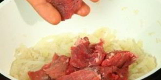 Рецепт гуляша из говядины с томатной пастой