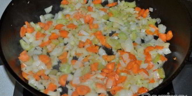 Рецепт гуляша из кролика с грибами