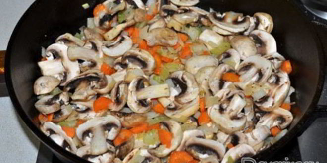 Рецепт гуляша из кролика с грибами