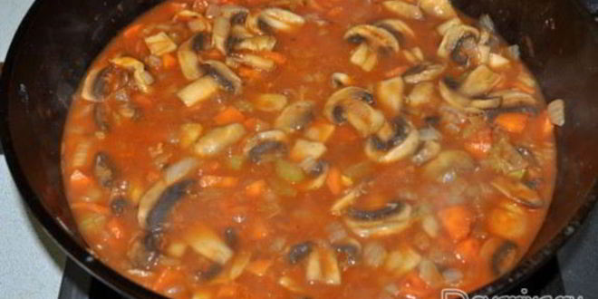 Рецепт гуляша из кролика с грибами