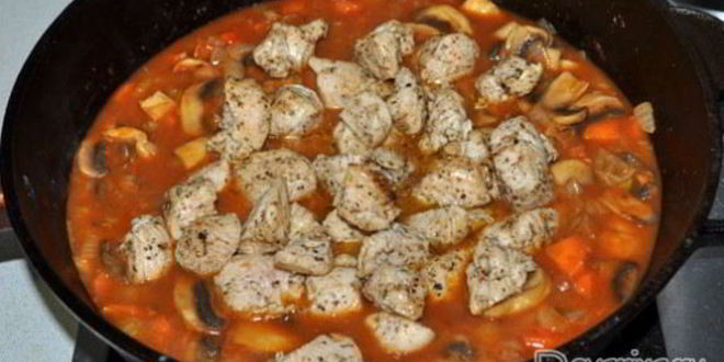 Рецепт гуляша из кролика с грибами