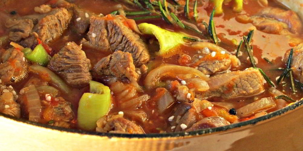 Как приготовить гуляш из кролика