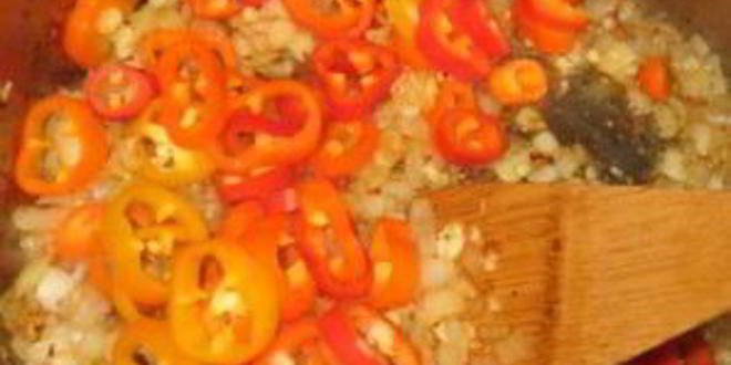 Рецепт гуляша из курицы с грибами