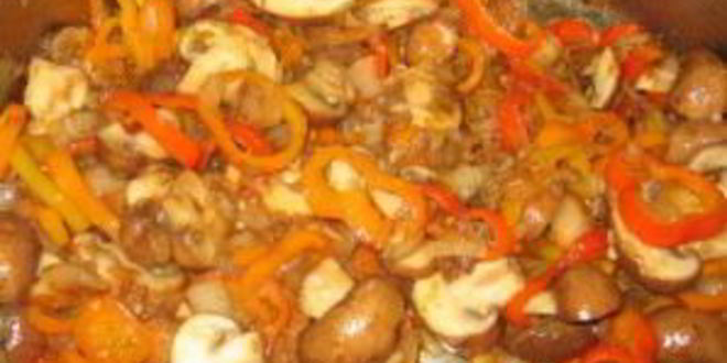 Рецепт гуляша из курицы с грибами