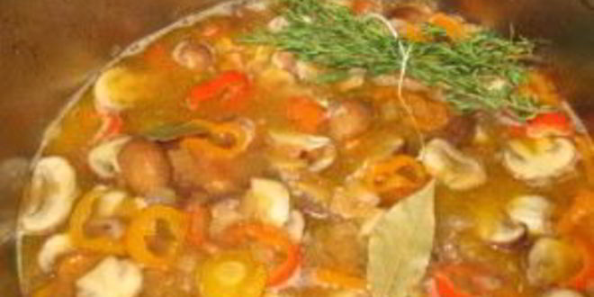 Рецепт гуляша из курицы с грибами