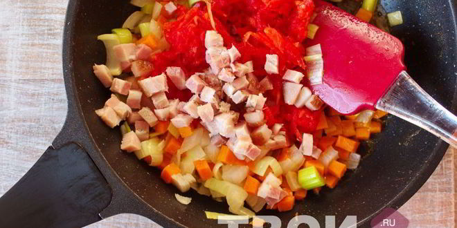 Рецепт гуляша из курицы с подливкой