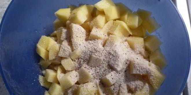 Рецепт гуляша под нежным соусом с картофельной корочкой