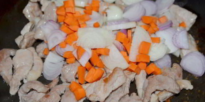 Рецепт картофельных клецек с гуляшом из свинины