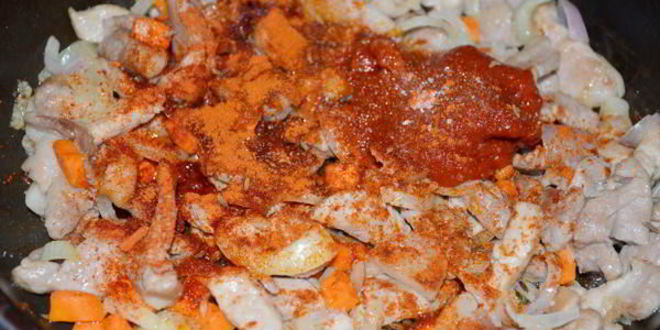 Рецепт картофельных клецек с гуляшом из свинины