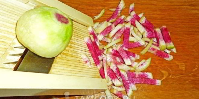 Рецепт свиного гуляша с китайской редькой