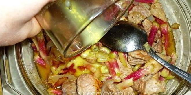 Рецепт свиного гуляша с китайской редькой