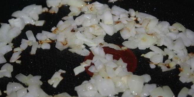 Рецепт картофельного пюре с беконом, луком и вареным яйцом