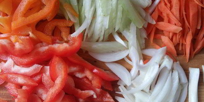 Рецепт котлет по-корейски на подушке из риса с овощами