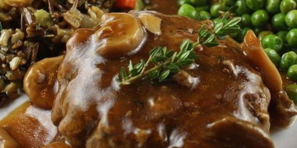 Как приготовить котлеты под луково-грибным соусом