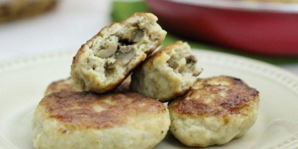 Как приготовить куриные котлеты, фаршированные грибами
