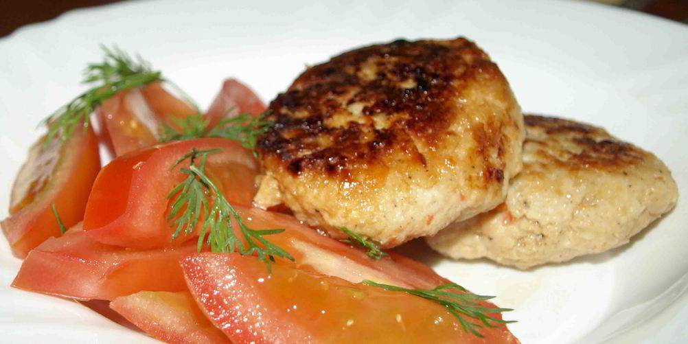 Как приготовить куриные котлеты с помидорами