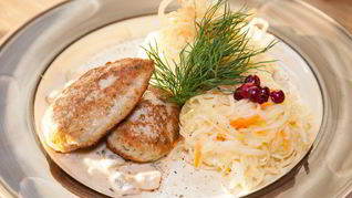 Рецепт Куриных котлет с пюре и грибным соусом