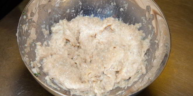 Рецепт куриных котлет с пюре и грибным соусом