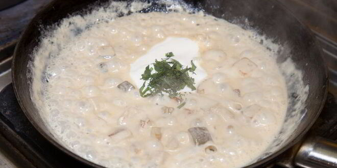 Рецепт куриных котлет с пюре и грибным соусом