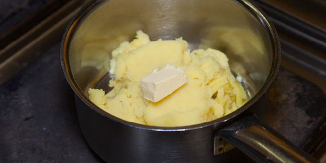 Рецепт куриных котлет с пюре и грибным соусом