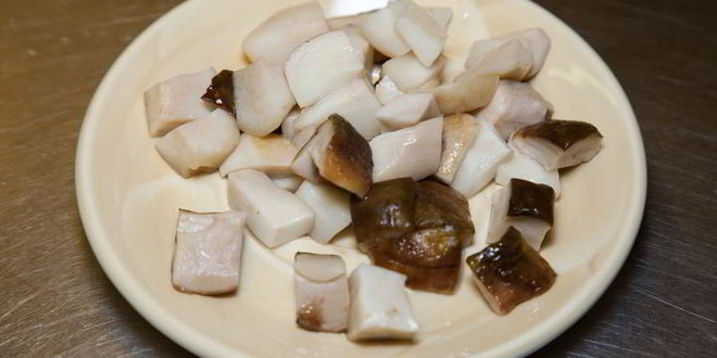 Рецепт куриных котлет с пюре и грибным соусом