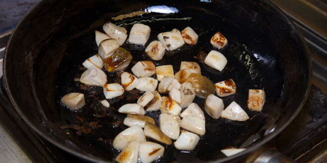 Рецепт куриных котлет с пюре и грибным соусом