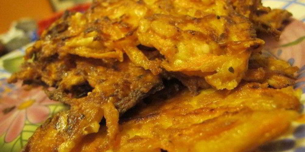 Как приготовить морковные котлеты с пармезаном, чесноком и пряными травками