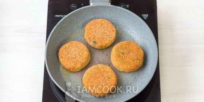 Рецепт постных морковных котлет в панировочных сухарях