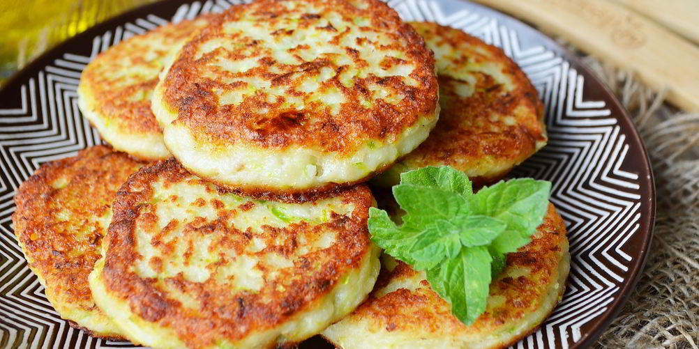 Как приготовить рыбные котлеты с творогом и кабачками