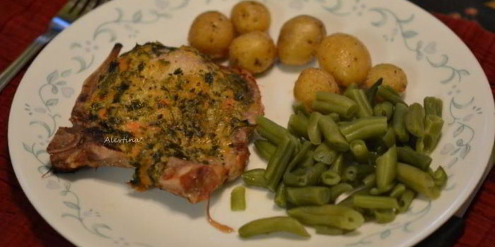 Как приготовить свиные котлеты с горчичным пряным маслом